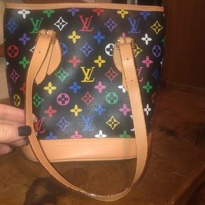 Bucket purse non authentic